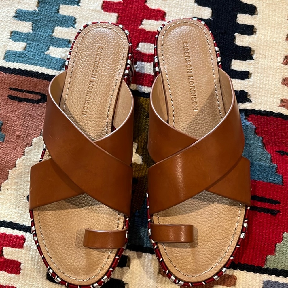 NWOT Sigerson Morrison tan leather & woven red and silver platform. Size 37